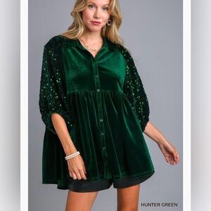 UMGEE Feminine Emerald Green Velvet Sequins Tiered Back Button Down Tunic S NWT